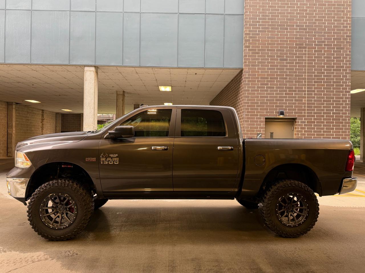 RAM 1500 SLT Crew Cab SWB 4WD 2017