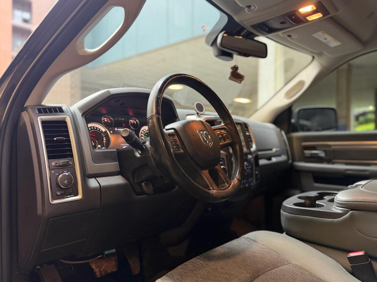RAM 1500 SLT Crew Cab SWB 4WD 2017