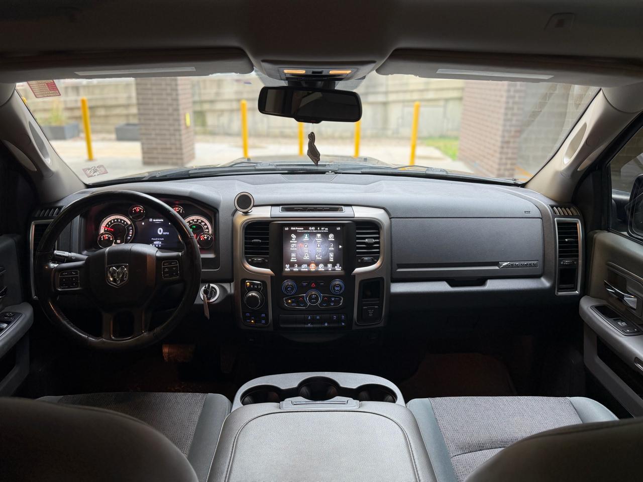 RAM 1500 SLT Crew Cab SWB 4WD 2017