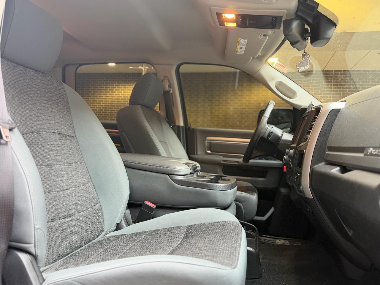 RAM 1500 SLT Crew Cab SWB 4WD 2017