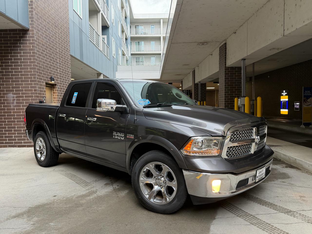 2014 RAM 1500 Laramie Crew Cab SWB 4WD