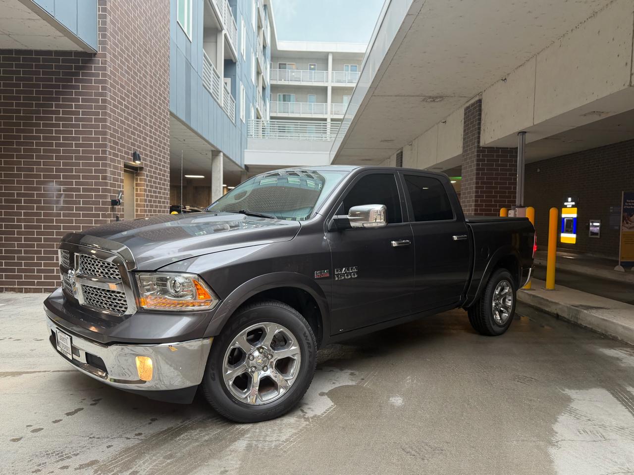 RAM 1500 Laramie Crew Cab SWB 4WD 2014