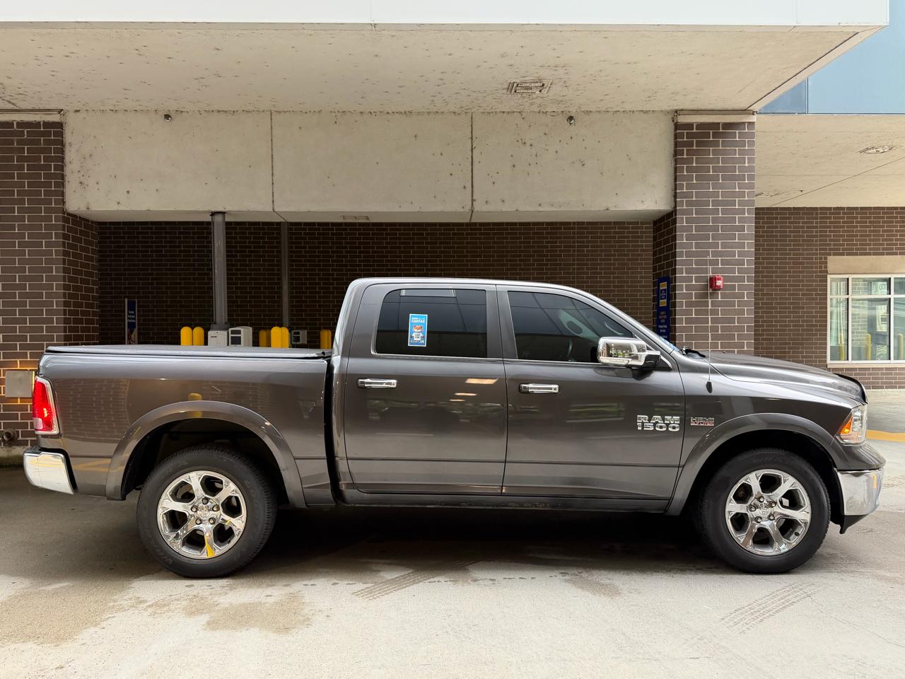 RAM 1500 Laramie Crew Cab SWB 4WD 2014