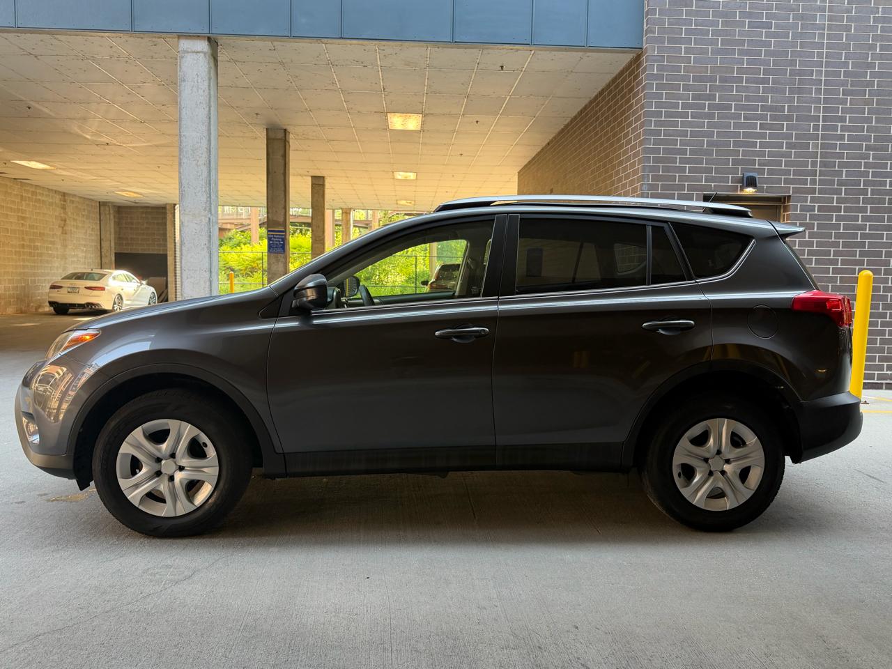 Toyota RAV4 LE AWD 2015