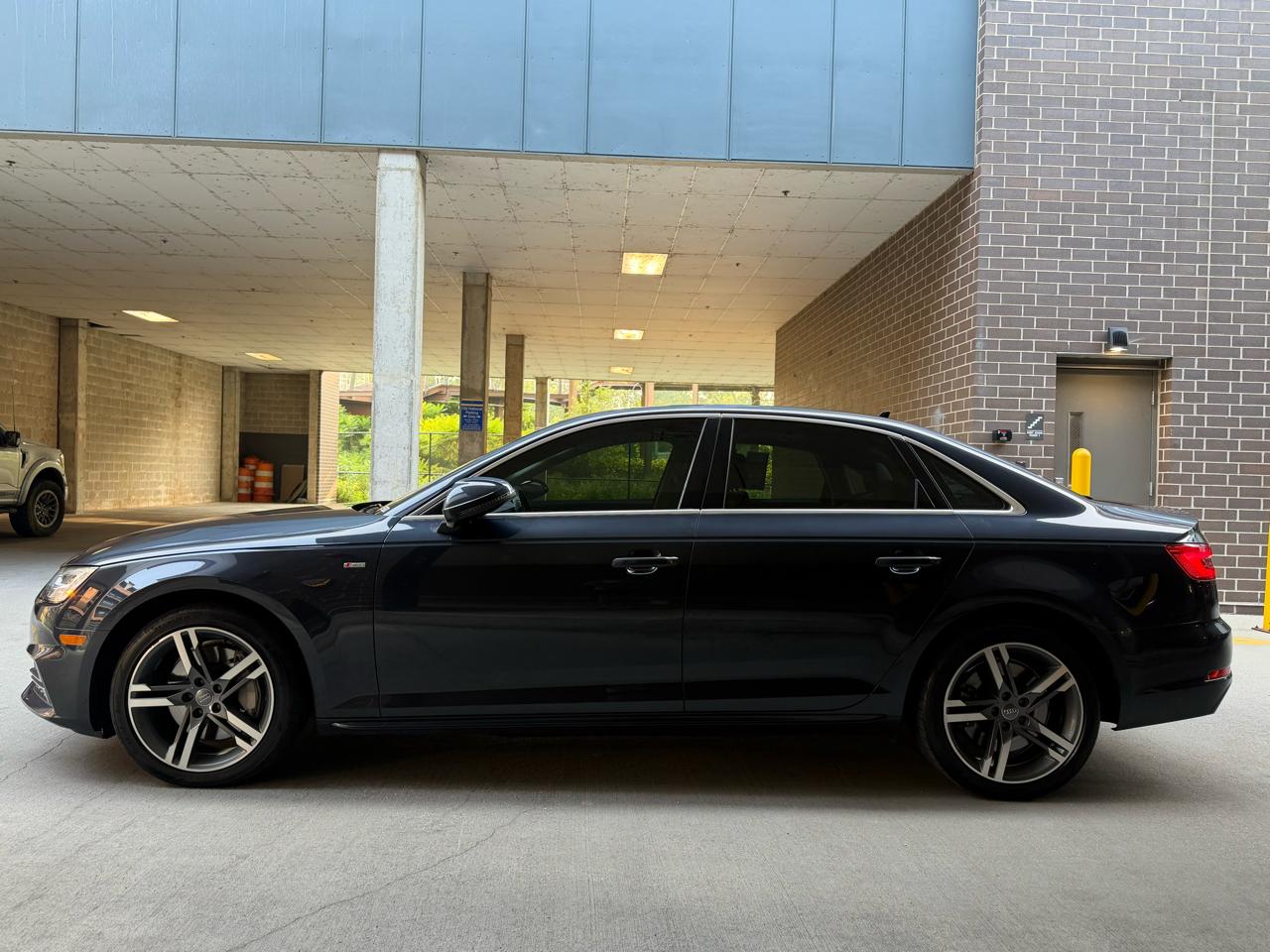 Audi A4 2.0T Premium Plus quattro Sedan 2017