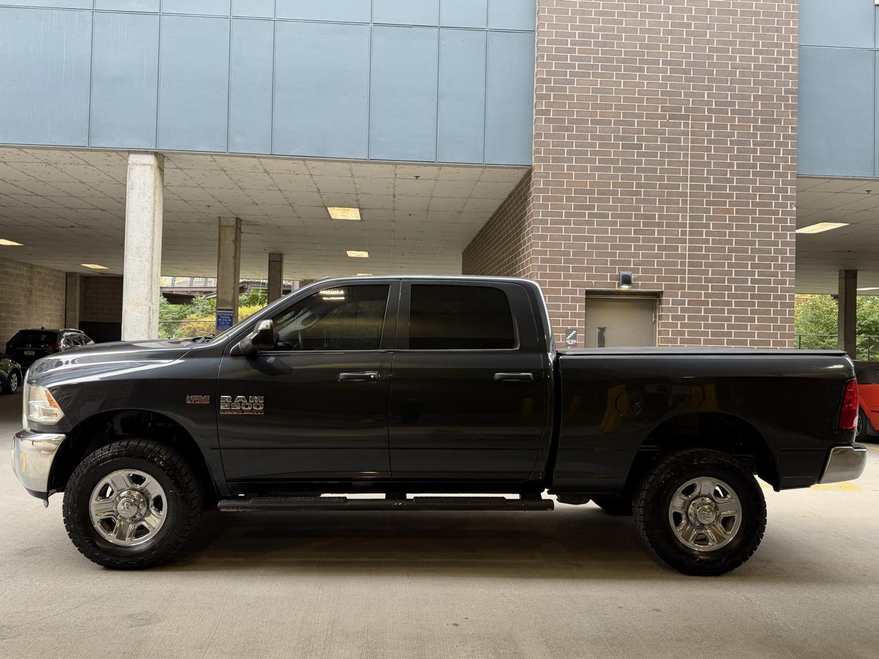 RAM 2500 Tradesman Crew Cab SWB 4WD 2017
