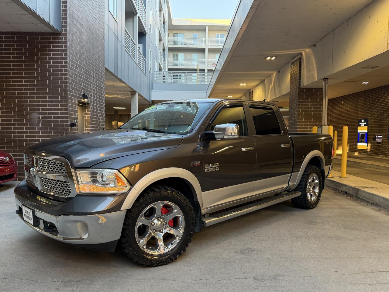 RAM 1500 Laramie Crew Cab SWB 4WD 2015
