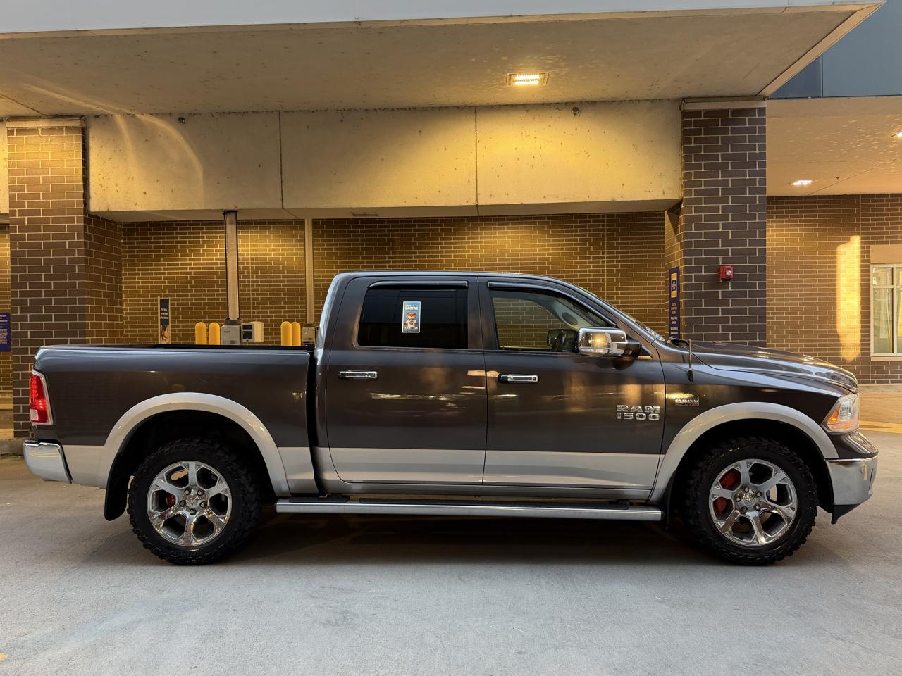 RAM 1500 Laramie Crew Cab SWB 4WD 2015