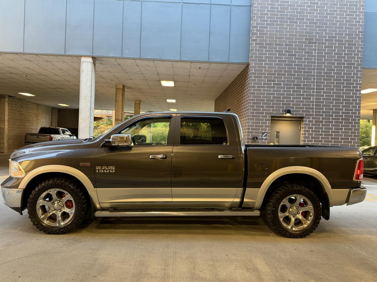 RAM 1500 Laramie Crew Cab SWB 4WD 2015