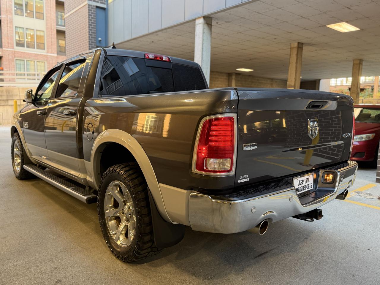 RAM 1500 Laramie Crew Cab SWB 4WD 2015