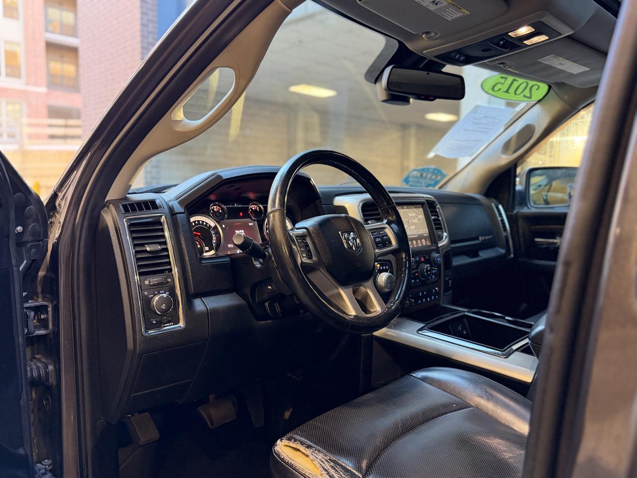 RAM 1500 Laramie Crew Cab SWB 4WD 2015