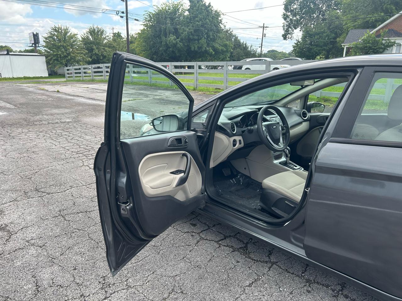 2019 Ford Fiesta SE - Photo 9