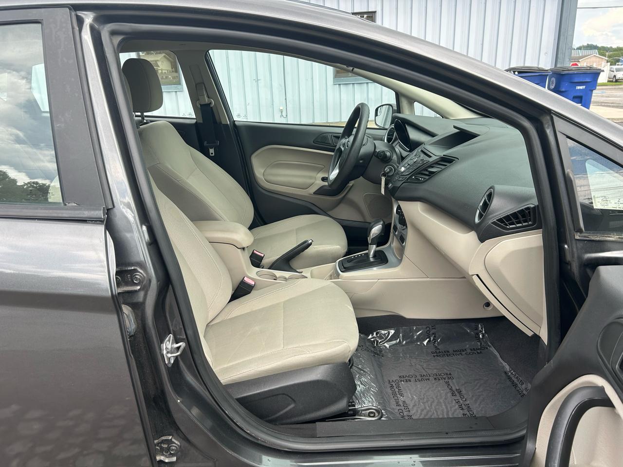 2019 Ford Fiesta SE - Photo 14