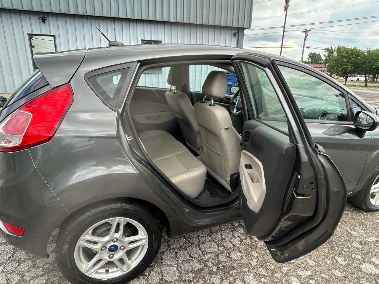 2019 Ford Fiesta SE - Photo 15