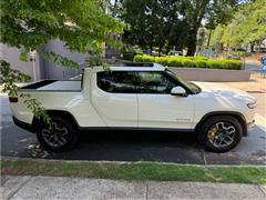 2022 Rivian R1T  2022 Rivian R1T