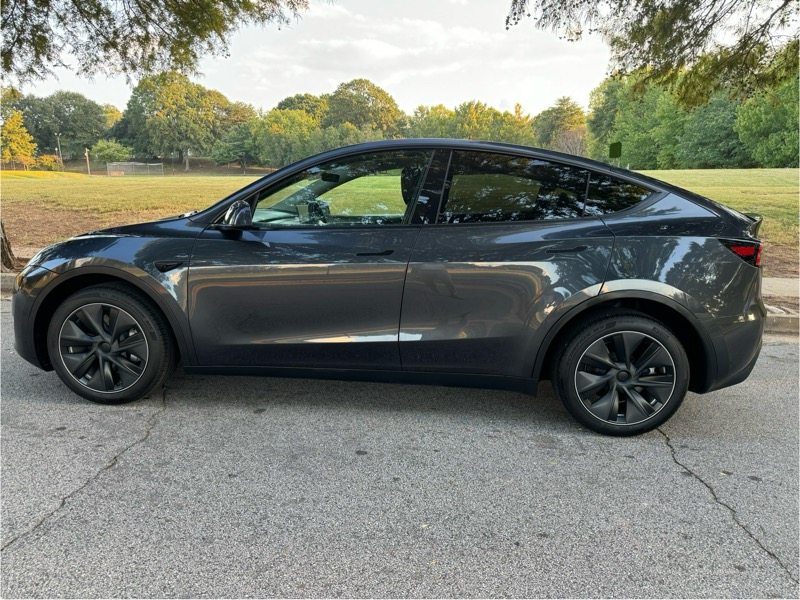 2024 Tesla Model Y Long Range photo 4