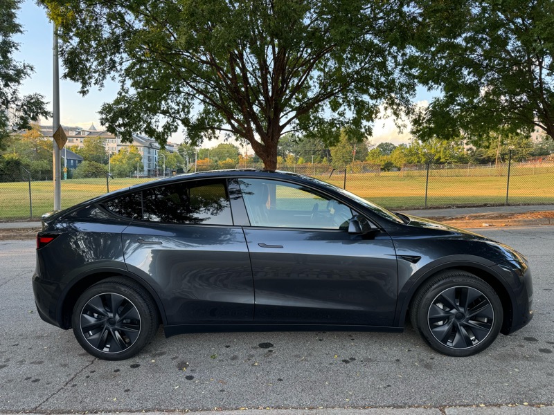 2024 Tesla Model Y Long Range photo 7