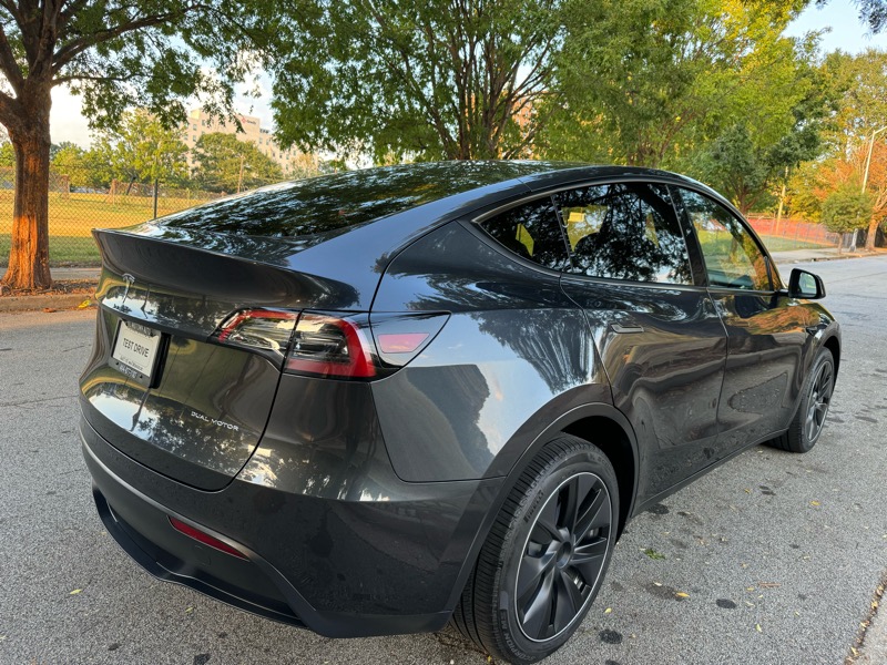 2024 Tesla Model Y Long Range photo 8