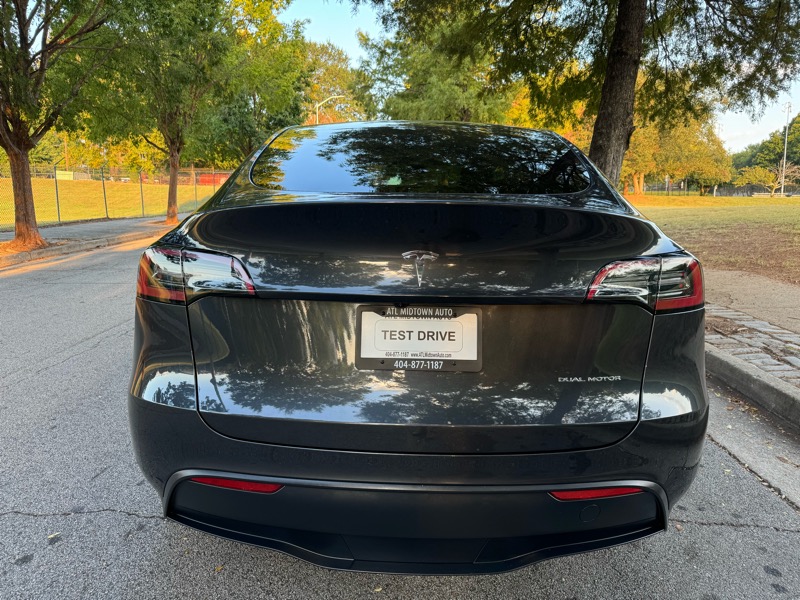 2024 Tesla Model Y Long Range photo 9