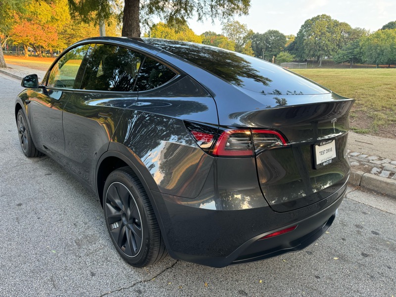 2024 Tesla Model Y Long Range photo 10