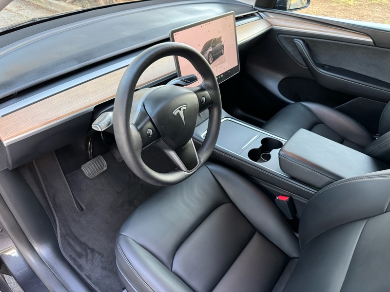 2024 Tesla Model Y Long Range photo 11