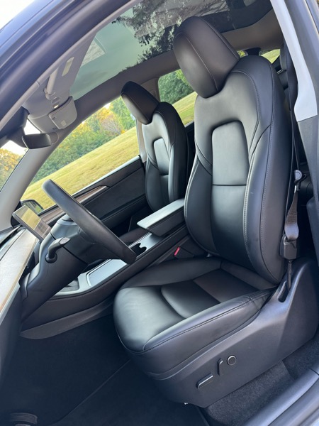 2024 Tesla Model Y Long Range photo 12
