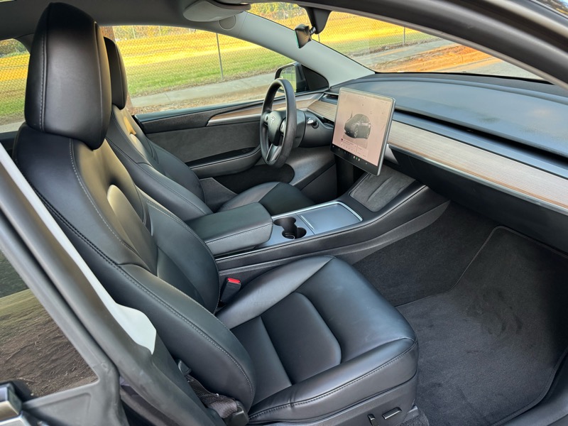 2024 Tesla Model Y Long Range photo 19