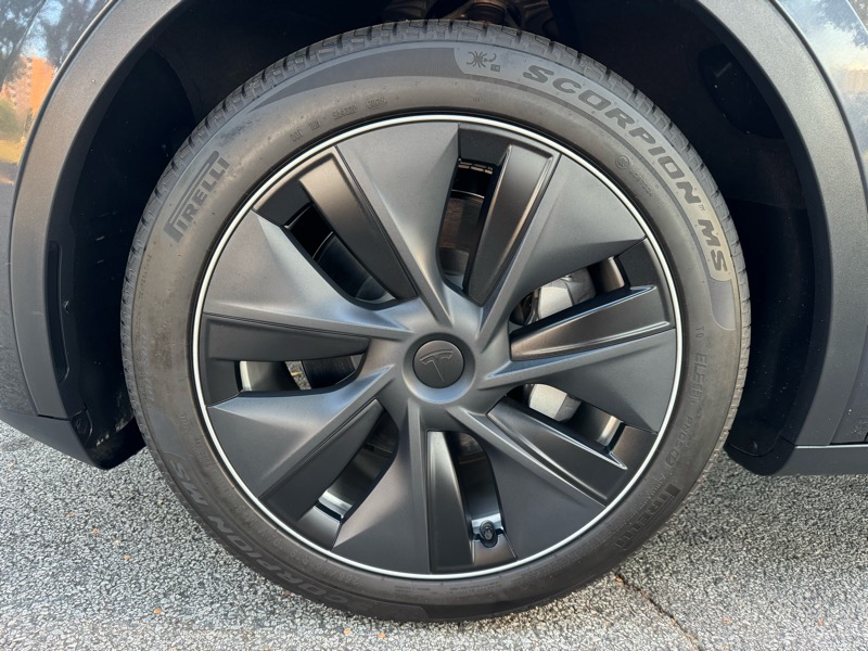 2024 Tesla Model Y Long Range photo 25