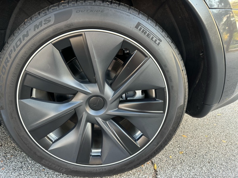 2024 Tesla Model Y Long Range photo 27