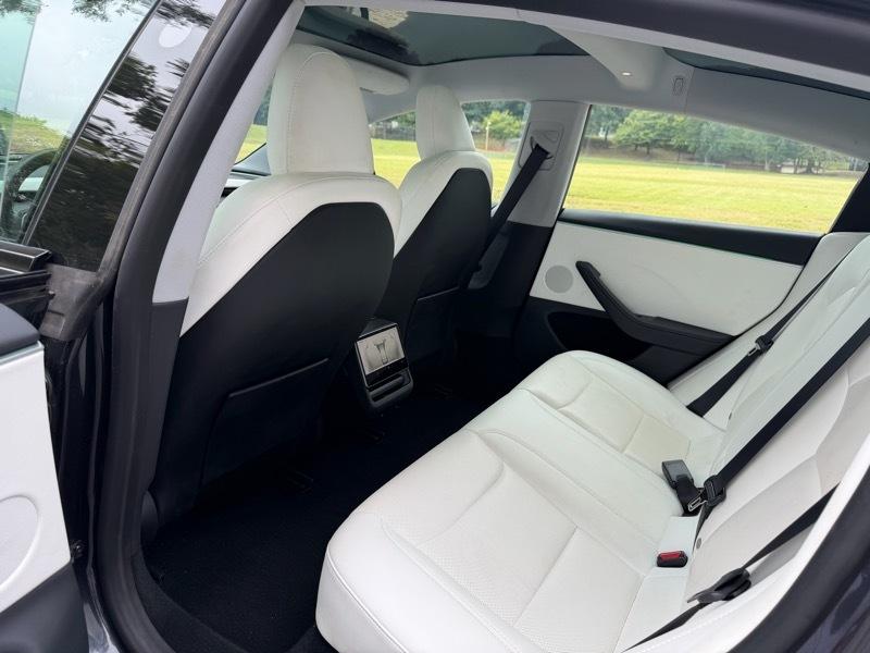 Tesla Model 3 photo 17