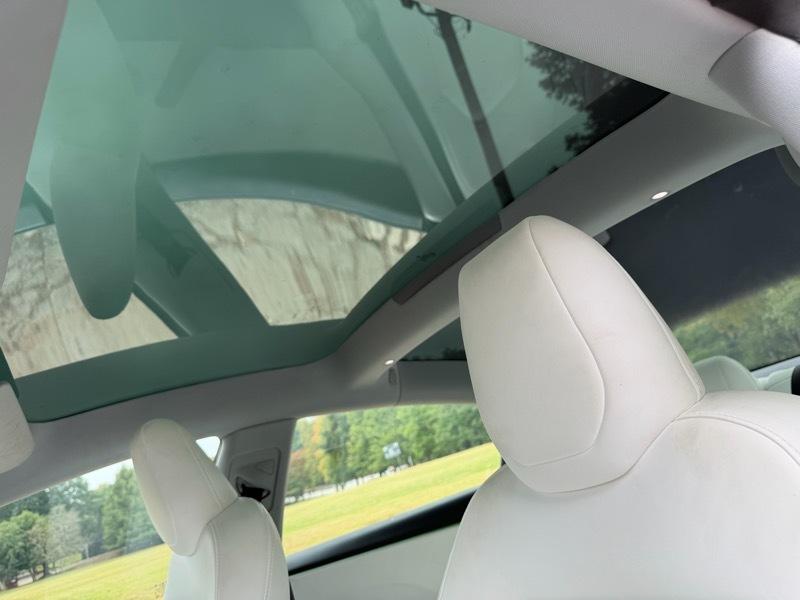 Tesla Model 3 photo 22