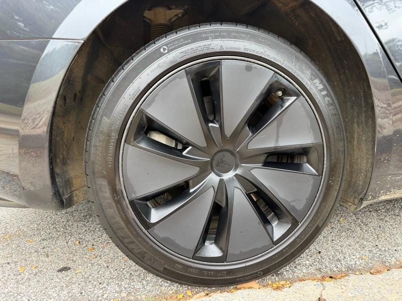 Tesla Model 3 photo 33