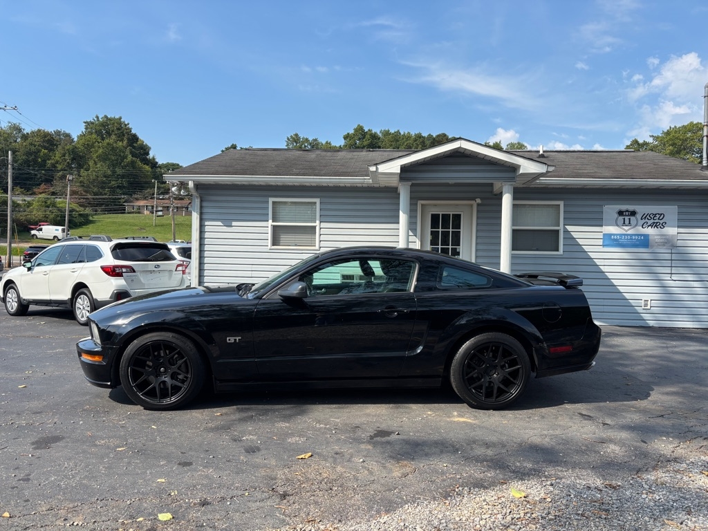 Ford Mustang GT Deluxe Coupe 2006 Ford Mustang GT Deluxe Coupe 2006