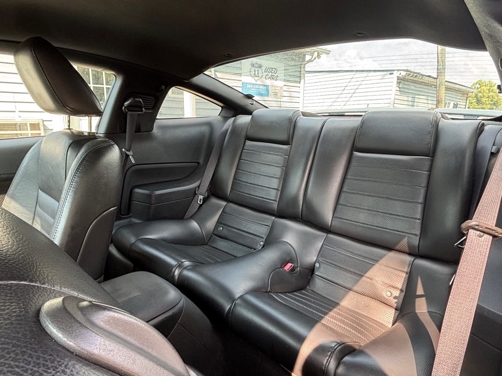 Ford Mustang GT Deluxe Coupe 2006 Ford Mustang GT Deluxe Coupe 2006