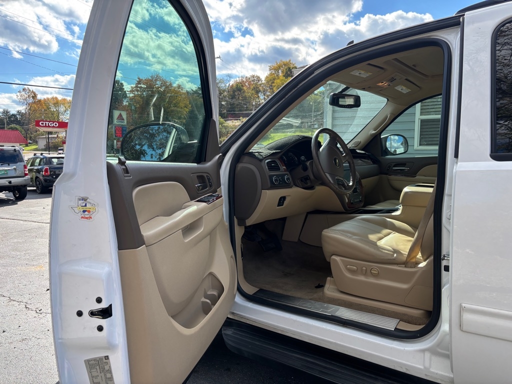 Chevrolet Suburban LT 2500 4WD 2012 Chevrolet Suburban LT 2500 4WD 2012