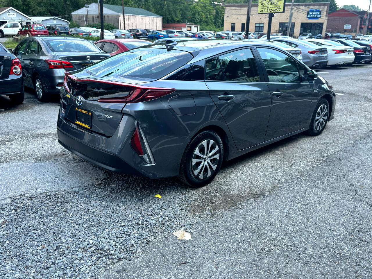 2021 Toyota Prius Prime LE photo 4