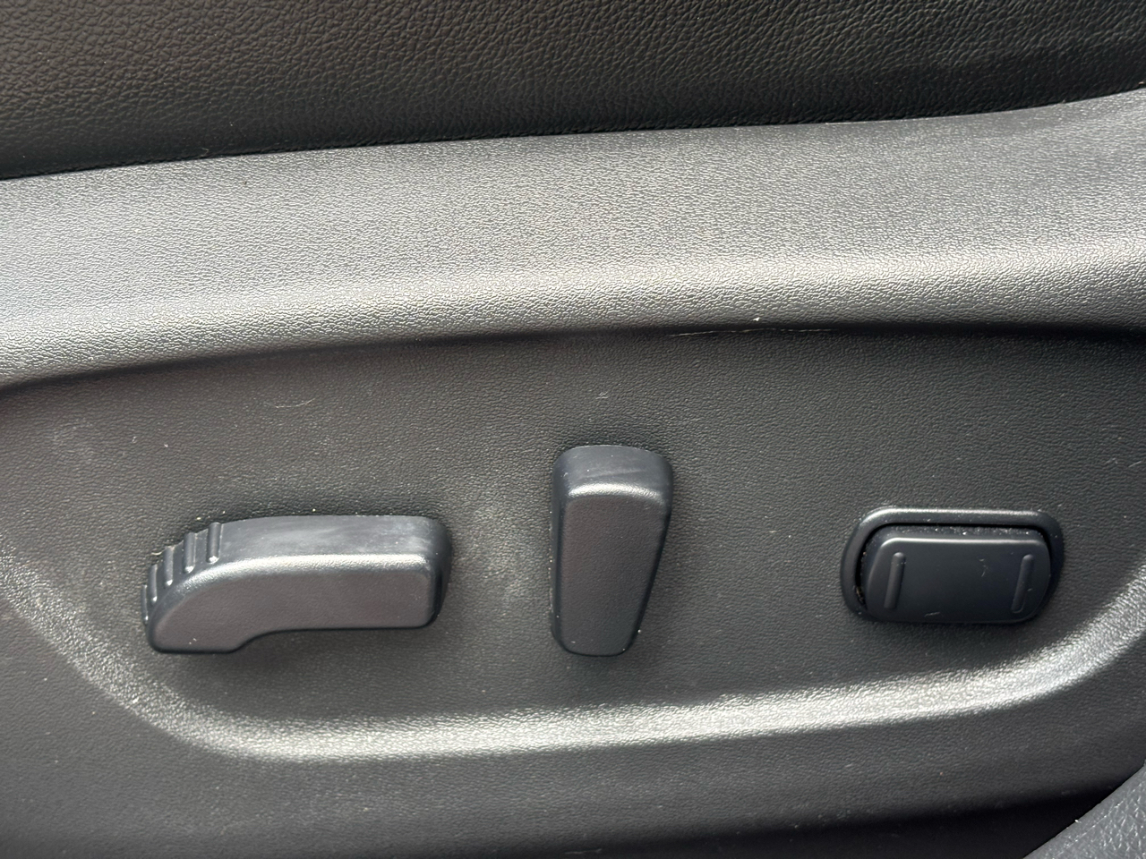 2019 Nissan Rogue SV AWD photo 2