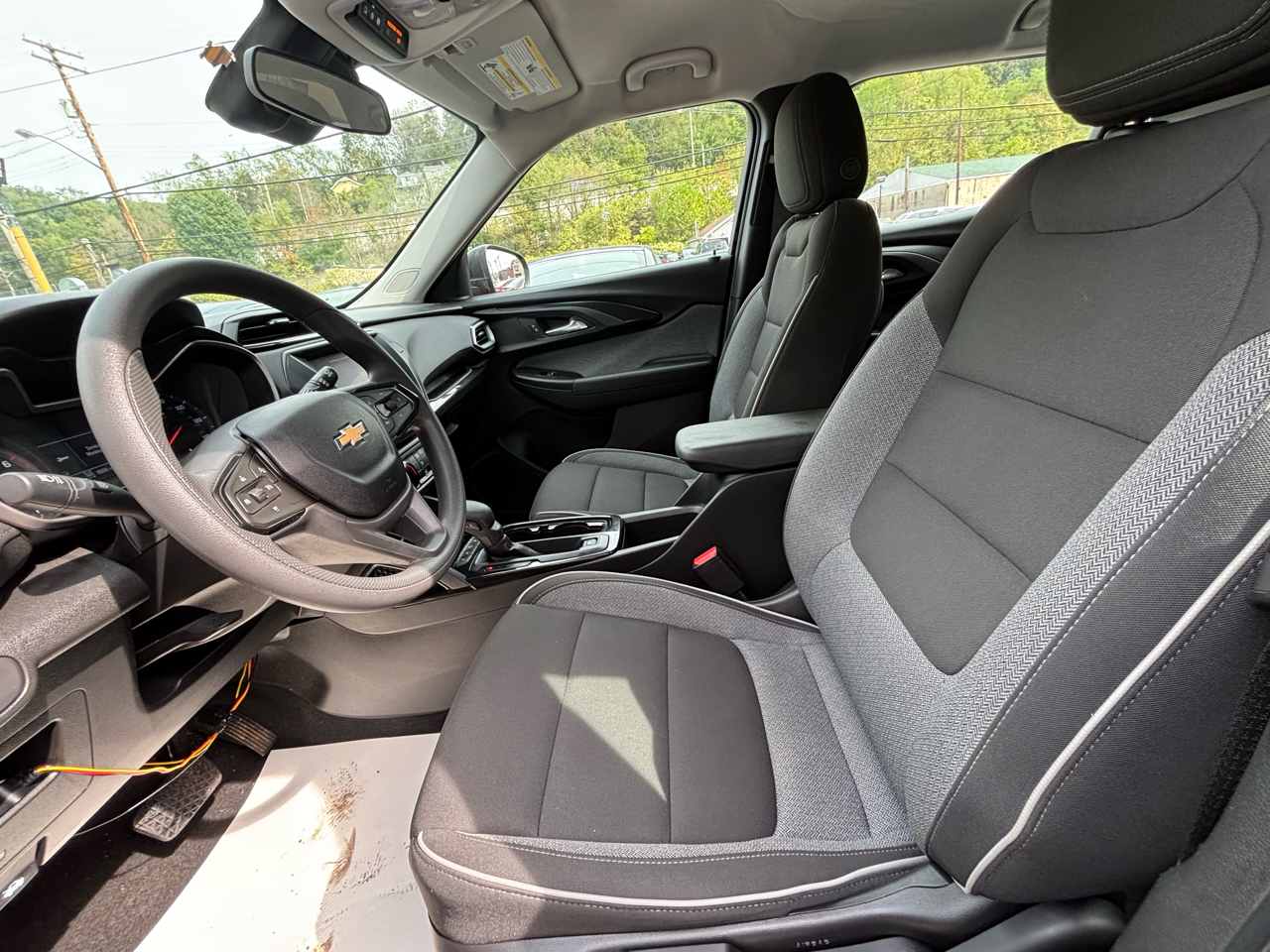 2021 Chevrolet Trailblazer LS photo 2
