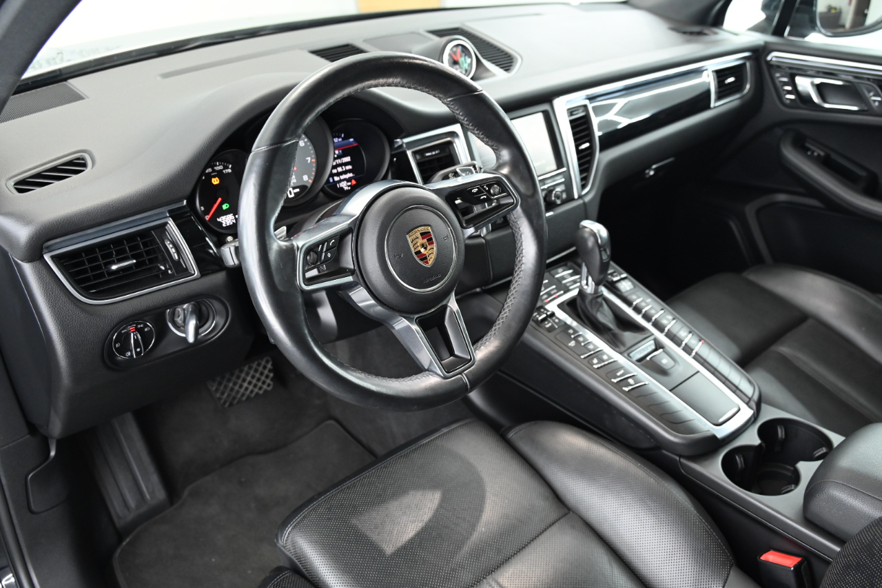 2016 Porsche Macan S photo 18