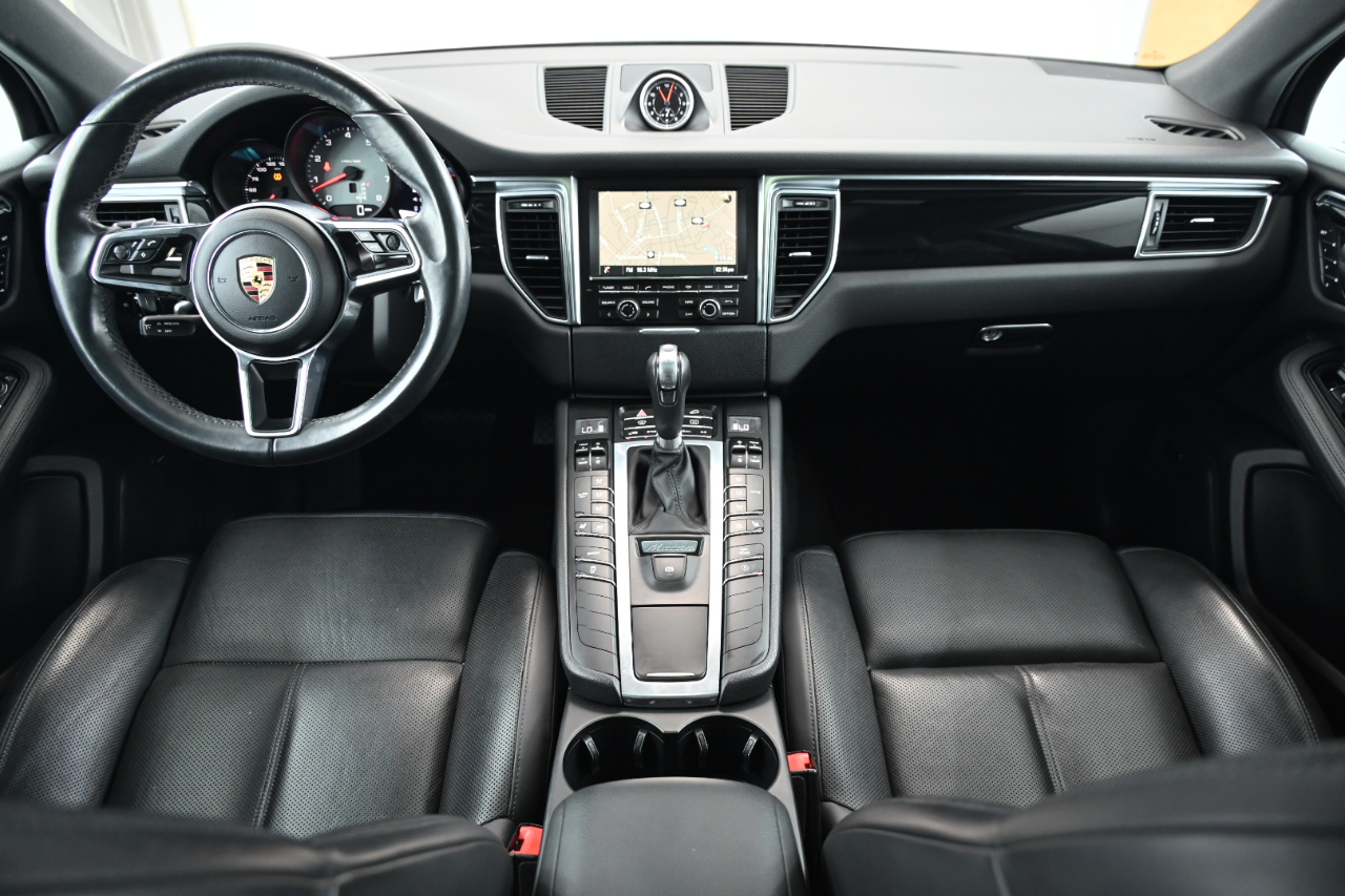 2016 Porsche Macan S photo 19