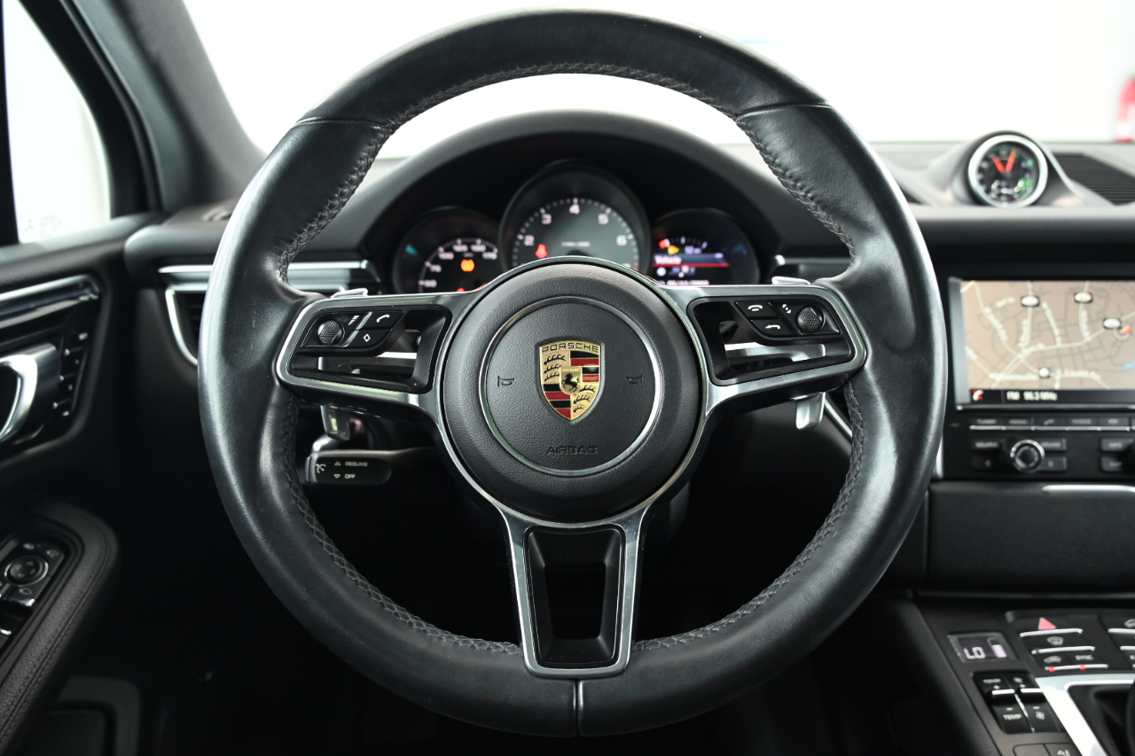 2016 Porsche Macan S photo 20