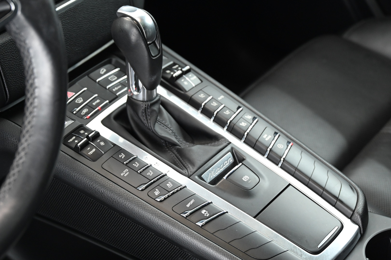 2016 Porsche Macan S photo 28