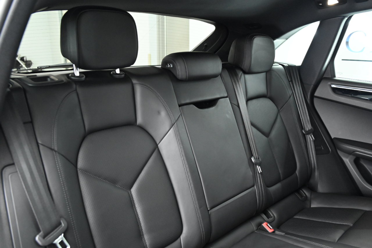 2016 Porsche Macan S photo 31