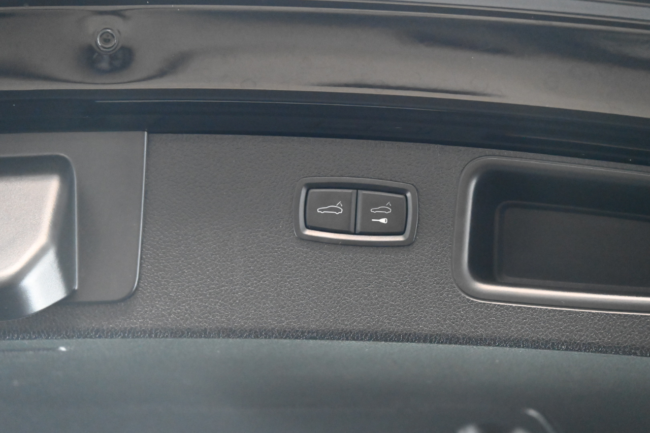2016 Porsche Macan S photo 35