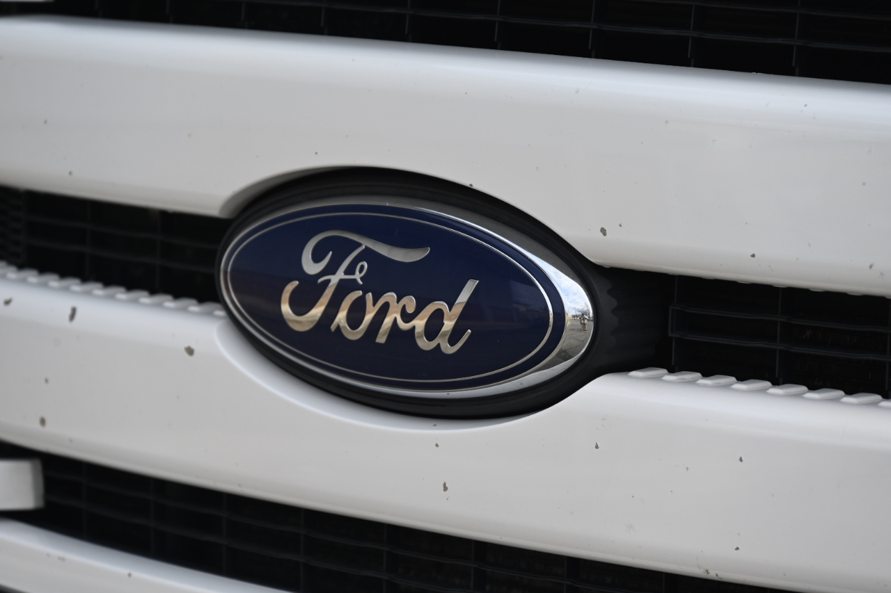 Ford F-350 SD Lariat Crew Cab Long Bed 4WD 2016