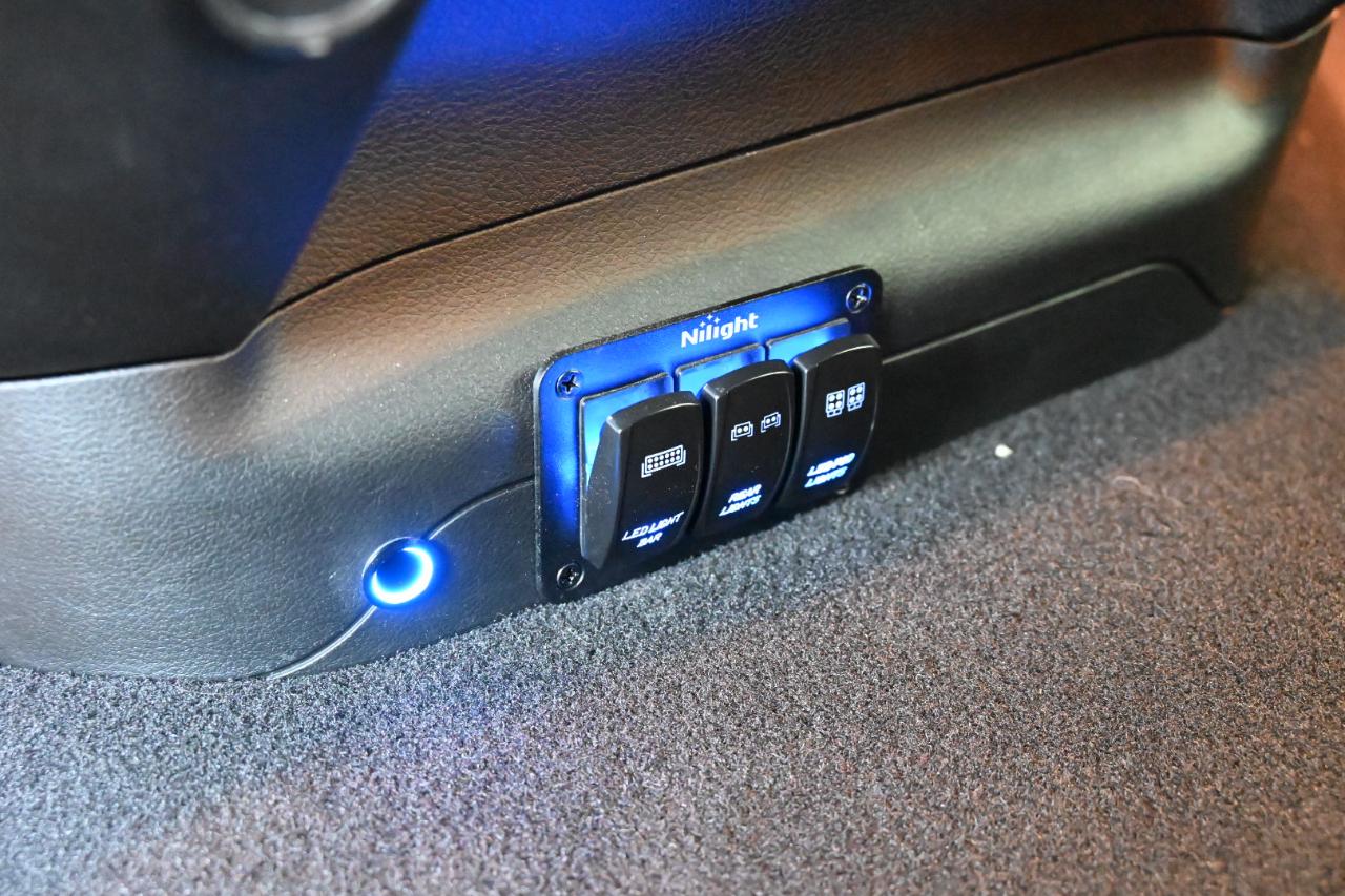 RAM 1500 Classic Warlock 4x4 Quad Cab 6'4" Box 2021