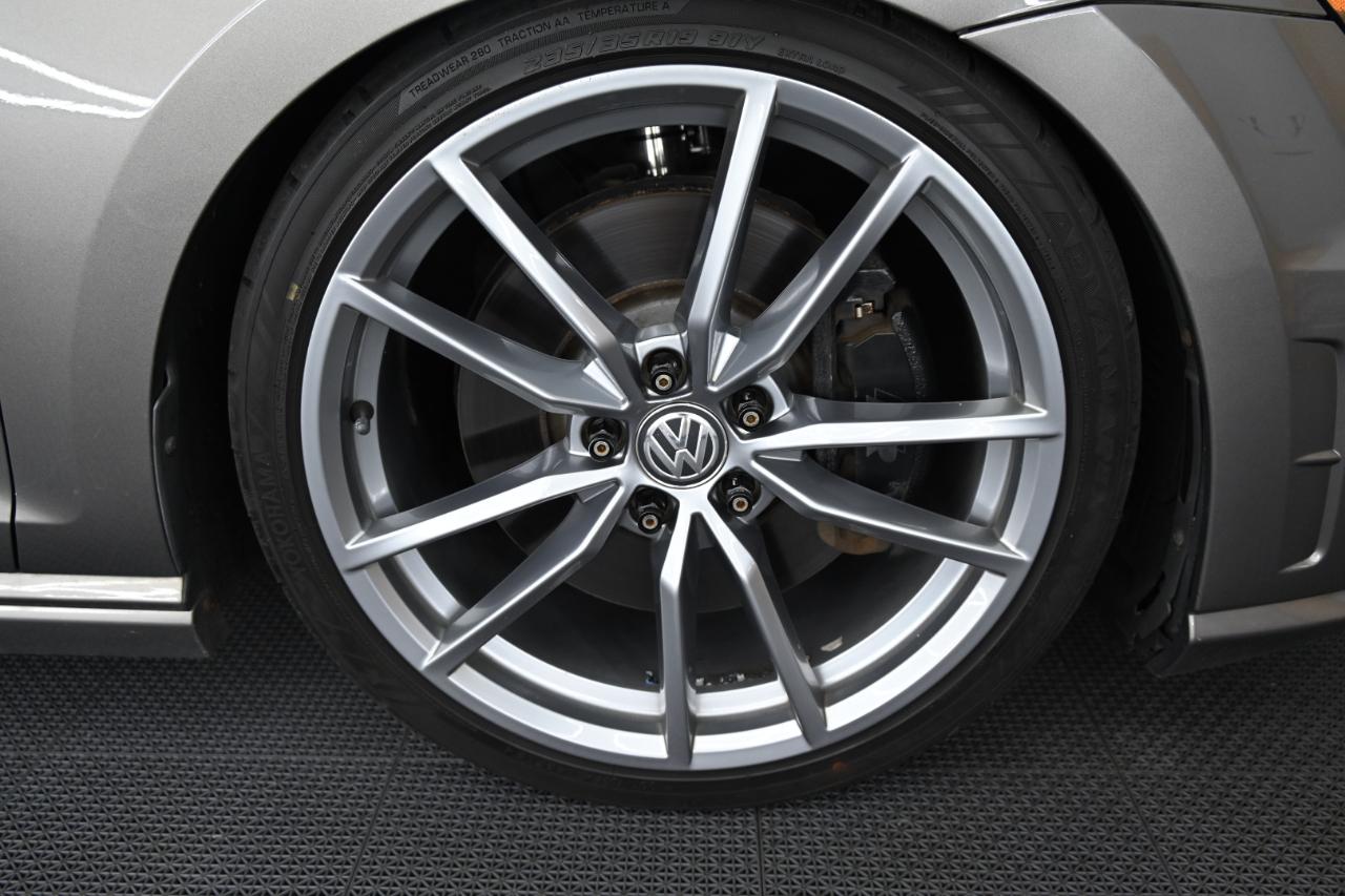 Volkswagen Golf R 2.0T Manual w/DCC/Nav 2017