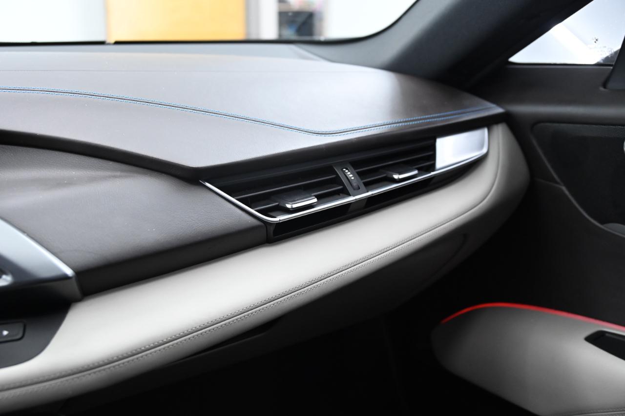 BMW i8 Base 2016