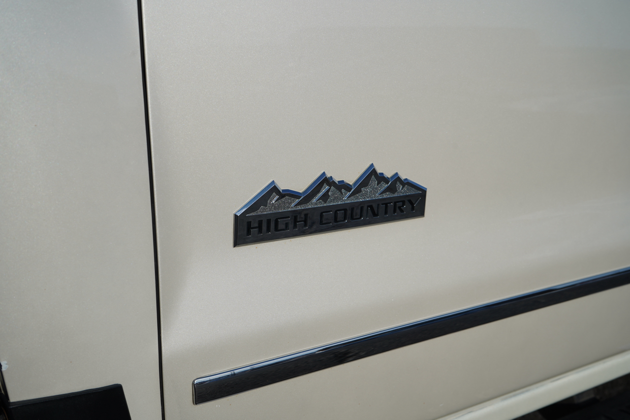 Chevrolet Silverado 1500 4WD Crew Cab 143.5" High Country 2015