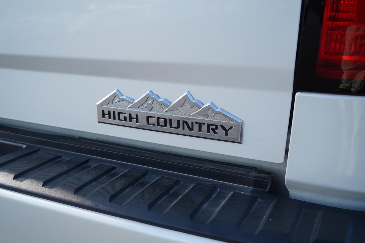 Chevrolet Silverado 1500 4WD Crew Cab 143.5" High Country 2015